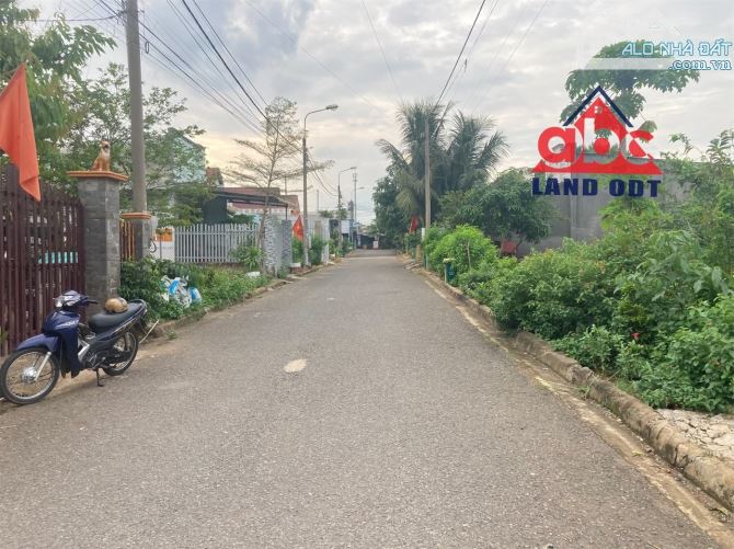 Bán đất kdc chung cư, Tây Hòa, TB. 5000m2 đất full hồng sát bên kcn bầu kéo. Giá chỉ 15tỷ.