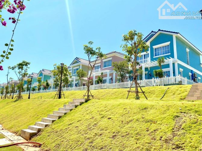 Bán GẤP biệt thự 12x20 view biển, ngay club house, hồ bơi vô cực giá tốt nhất 8,5 tỷ (VAT)