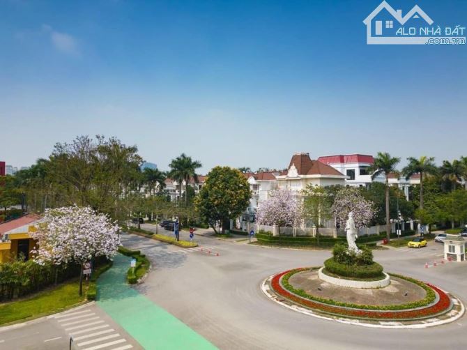 Bán Biệt thự Vina Ciputra 640m2, Lô Góc - MT 42m, Giá 198 tỷ, Siêu VIP, 5PN