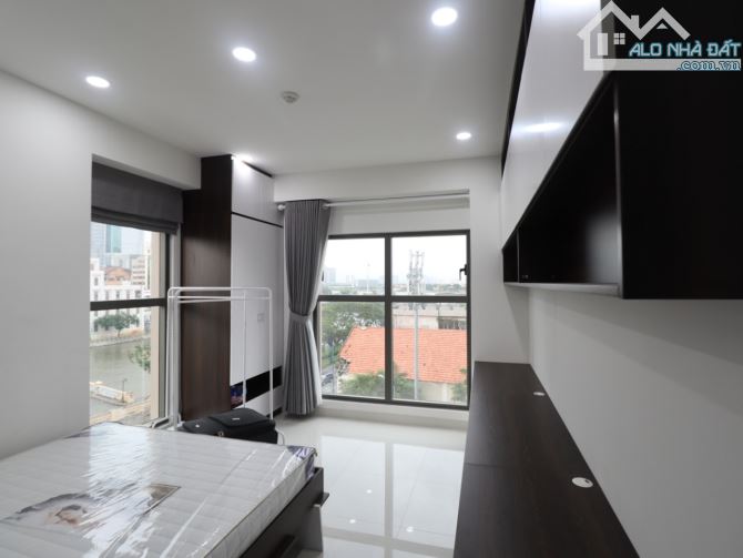 Cho thuê rẻ căn hộ 2 phòng ngủ 68m2 Saigon Royal trung tâm Sài Gòn - 1