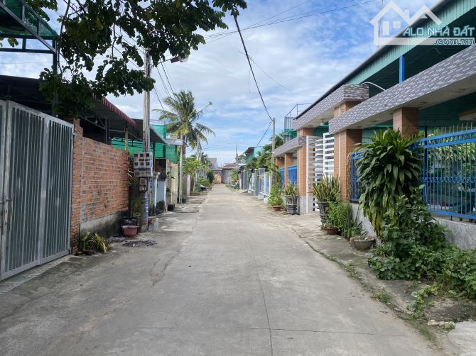 Bán nhà Tây Ninh Thị Xã Hòa Thành hẻm 53 Phạm Hùng gần ngay chợ Long Hoa (90m2) 1 tỷ - 1