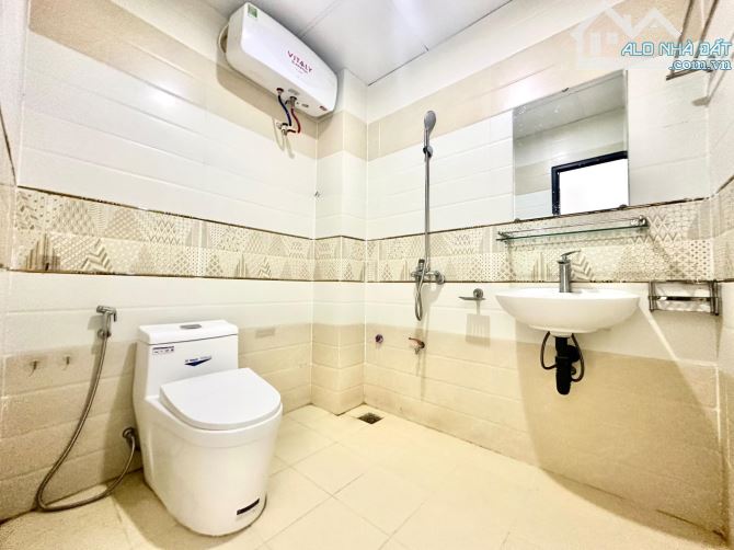 Nhà La Phù, 3 tầng 1 tum ôtô đỗ cửa 35m2, nội thất cơ bản, nhà vị trí đẹp ngõ thoáng - 2