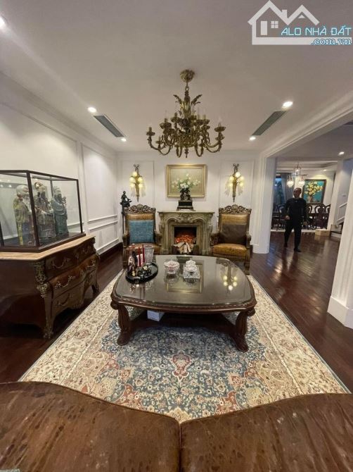 Bán Biệt thự Vina Ciputra 640m2, Lô Góc - MT 42m, Giá 198 tỷ, Siêu VIP, 5PN