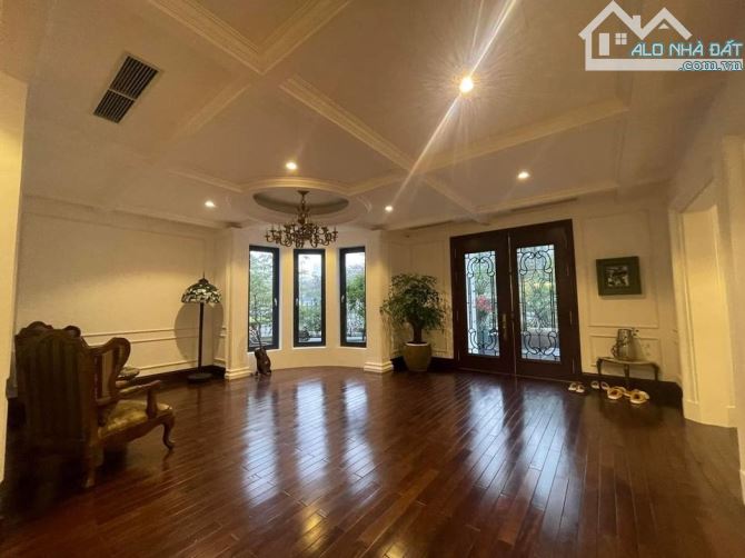 Bán Biệt thự Vina Ciputra 640m2, Lô Góc - MT 42m, Giá 198 tỷ, Siêu VIP, 5PN