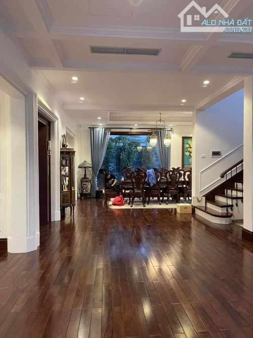 Bán Biệt thự Vina Ciputra 640m2, Lô Góc - MT 42m, Giá 198 tỷ, Siêu VIP, 5PN