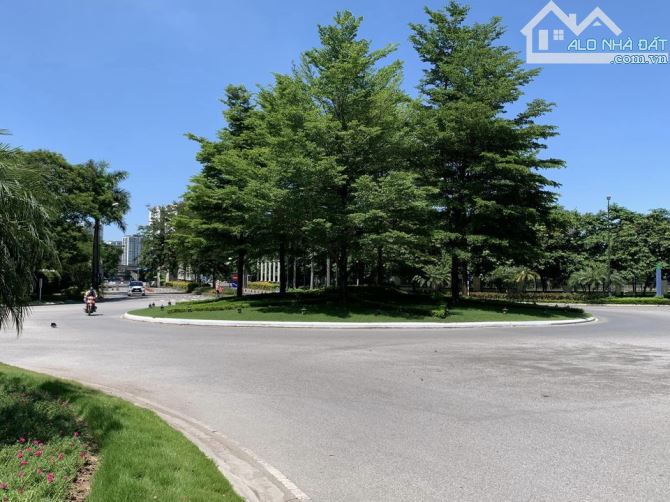 Bán Biệt thự Vina Ciputra 640m2, Lô Góc - MT 42m, Giá 198 tỷ, Siêu VIP, 5PN