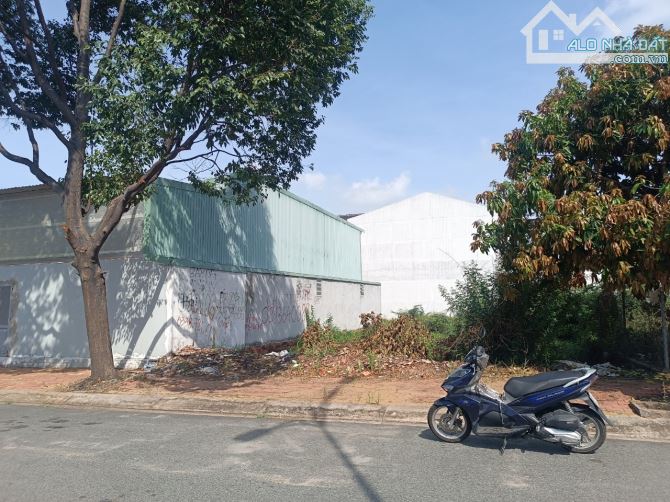 Cần bán đất 500m2  - đường oto - gần quốc lộ 13 - sổ hồng riêng - đường lớn