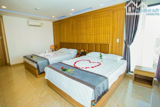 Khách sạn giá ngộp tại Hòn Chồng Nha Trang