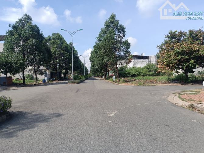 Cần bán đất 500m2  - đường oto - gần quốc lộ 13 - sổ hồng riêng - đường lớn - 1