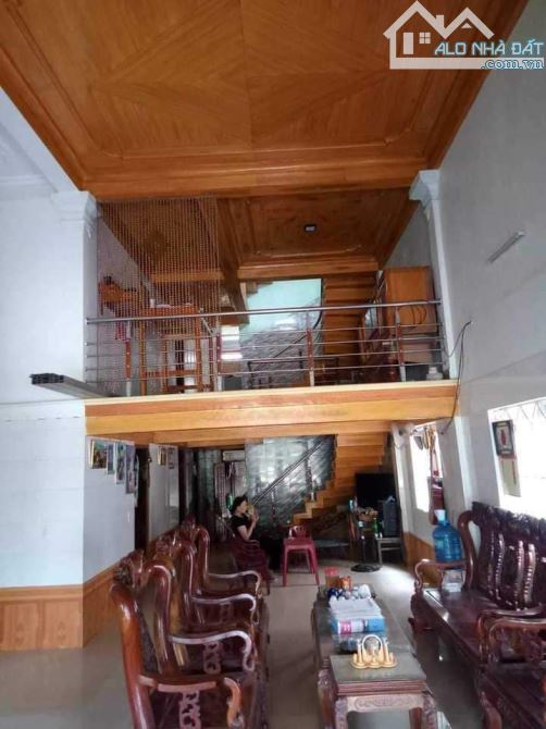 Bán nhaf4  tầng trung tâm thị trấn Phong Nha thích hợp làm homestay giá siêu rẻ - 1