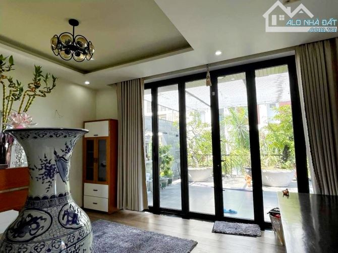 VILLA CỰC HIẾM NGHĨ DƯỠNG KHU NAM VIỆT Á.