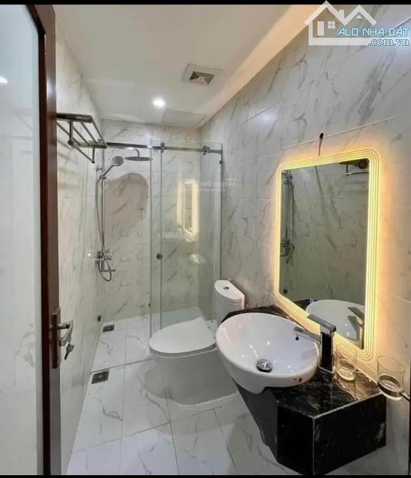 Cho thuê văn phòng mặt phố Thái Hà DT 65m2 sàn mới 100% đông đúc dân cư - 2