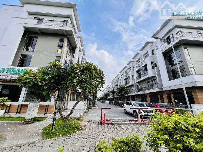 Bán shophouse 4 chính chủ bán Centa Diamond Vsip 9 toàn chưng cư xung quanh giá nhỉnh 4 tỷ - 2