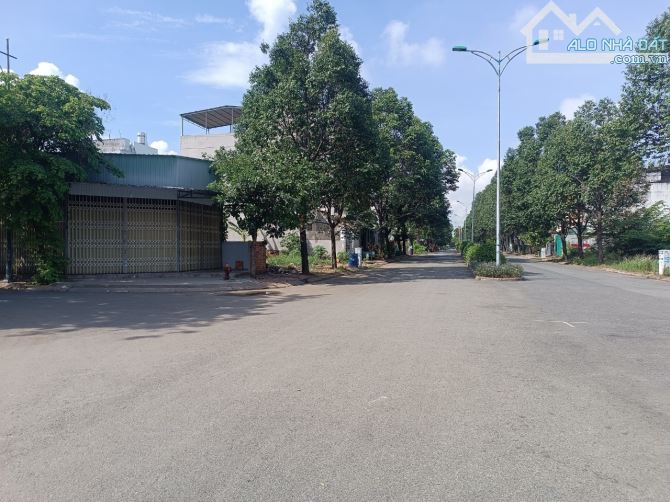 Cần bán đất 500m2  - đường oto - gần quốc lộ 13 - sổ hồng riêng - đường lớn - 3