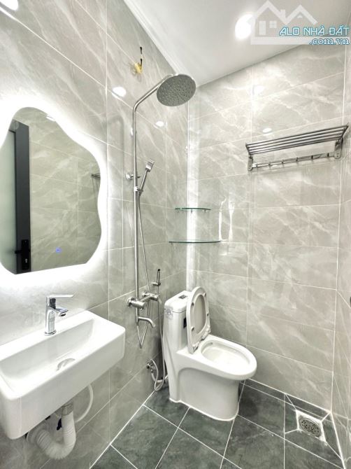 BÁN NHÀ GẦN NHÀ SÁCH PHÚ NHUẬN, PHƯỜNG 17, HẺM THOÁNG SÁT MẶT TIỀN, 35Mx2 2PN 2WC ĐẸP 5 TỶ - 4