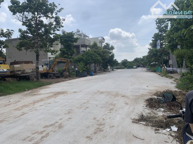 Cần bán đất 500m2  - đường oto - gần quốc lộ 13 - sổ hồng riêng - đường lớn - 7