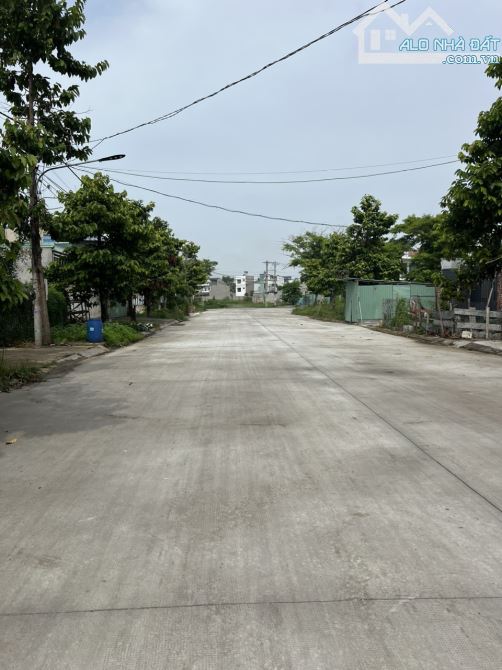 Cần bán đất 500m2  - đường oto - gần quốc lộ 13 - sổ hồng riêng - đường lớn - 8