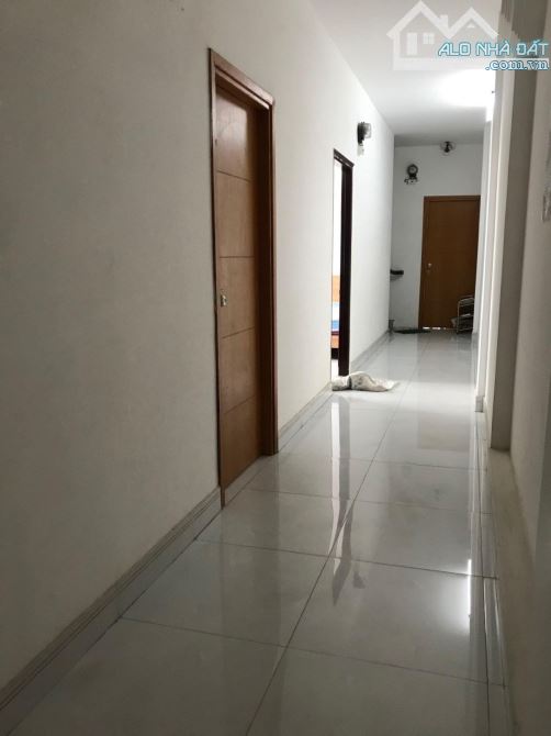 MẶT TIỀN GẦN NGÃ TƯ THỦ ĐỨC, CĂN HỘ DỊCH VỤ 13 PHÒNG, DOANH THU 70TR/THÁNG, CHỈ 25 TỶ.