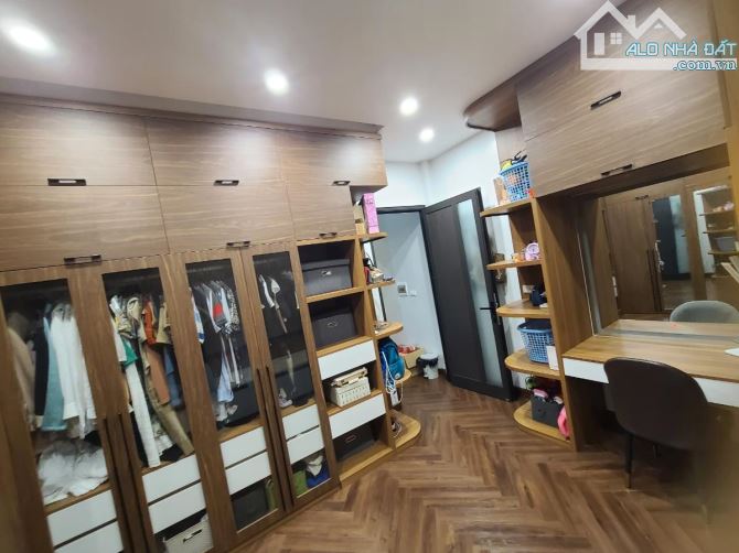 Bán nhà Nguyễn Chí Thanh, Đống Đa 52m2*6T*MT 5m-ô tô tránh - kinh doanh, VP- lô góc 18 tỷ