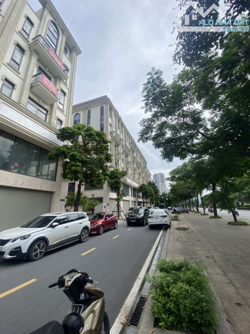 Cho thuê tòa nhà đường Văn Tiến Dũng, Bắc Từ Liêm. DT 150m2 6 tầng 1 hầm có thang máy. Giá