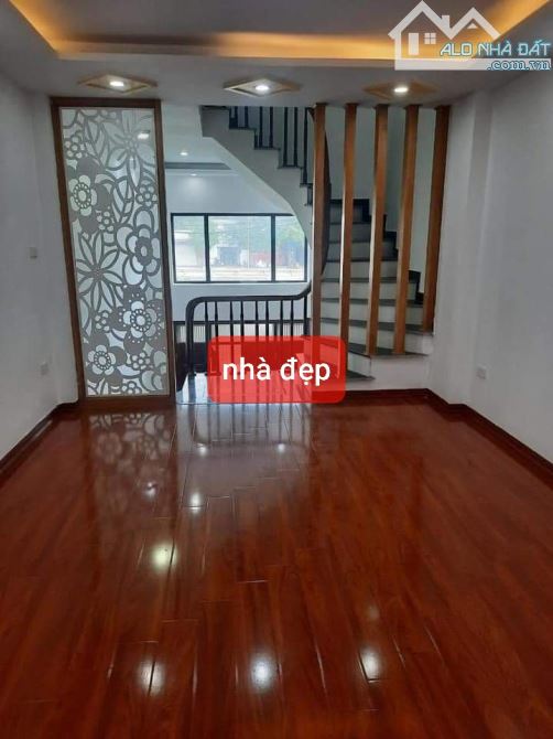 Bán nhà Đại Mỗ Nam Từ Liêm, giáp với Hà Đông. Dt 42m2, 5T, ô tô đỗ cửa, 5.7 tỷ