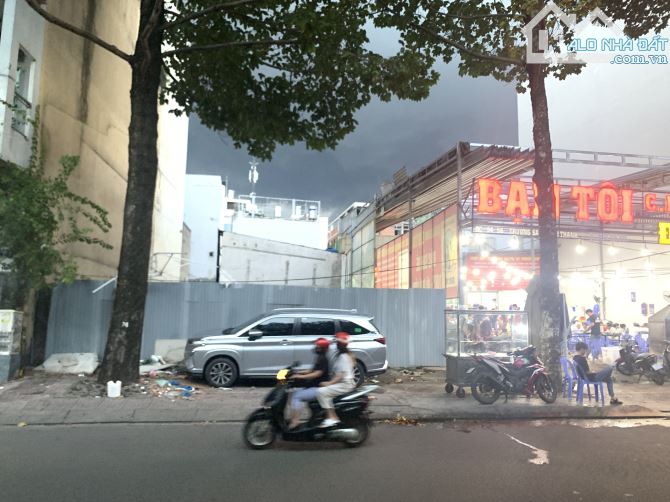 Bán nhà mặt tiền khu biệt thự Hồ Biểu Chánh quận Phú Nhuận 7m x 25m (nở hậu 8m)