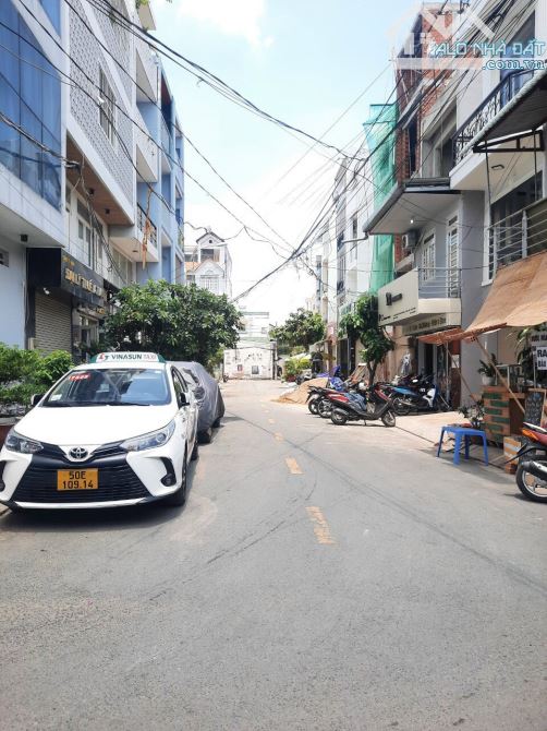 Nhà 4x15m, xe hơi 7 chỗ ngủ trong nhà, Hẻm xe hơi thông đường Nguyễn Xí