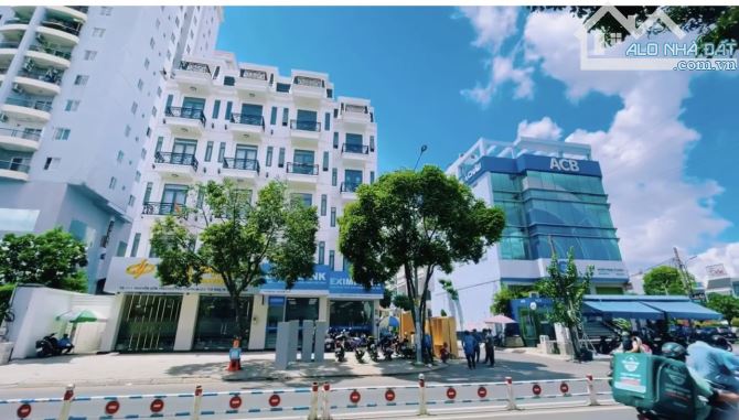 Kẹt tiền giảm 3 tỷ bán lỗ căn nhà 4 tầng- thang máy sát mặt tiền Nguyễn Sơn- Tân Phú