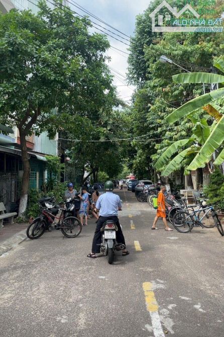 BÁN NHÀ CẤP 4 , NHÀ 2 PHÒNG NGỦ , MẶT TIỀN ĐƯỜNG THI SÁCH - P.NGUYỄN VĂN CỪ TP.QUY NHƠN