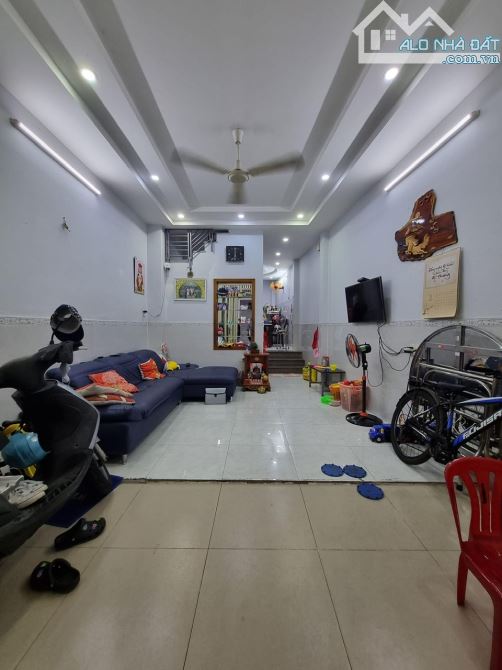 Giảm sốc nhà 2 mặt thoáng Tân Hòa Đông, 31m2, 2 tầng BTCT 2PN xe hơi tới tận cửa - 1