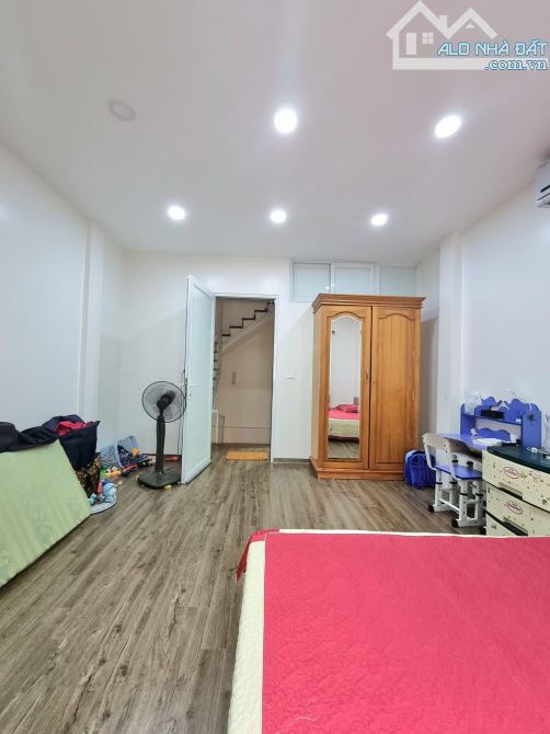 Bán nhà Hoàng Quốc Việt, Trần Cung ~ 50m2 - Phân Lô - Ngõ thông Ô TÔ - Sổ đỏ đẹp - 9.x tỷ - 1