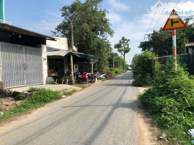 Chủ ngộp, bán lô đất gần chợ Việt Kiều xã Tân Thông Hội, DT 129m2, sổ hồng riêng, Giá 1 tỷ - 1