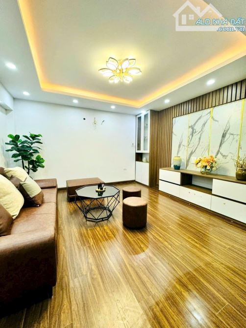 Bán nhà mới đẹp phố Bùi Xương Trạch, 3 thoáng, gần ô tô, 40m2, 5T, giá 6.45 tỷ - 1