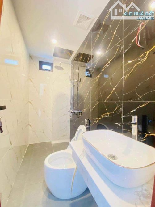 Cực gấp! Bán nhà Khâm Thiên, thang máy, ở luôn, gần phố, 38m*5T*mt4.2m. Giá chỉ 7.2 tỷ - 1