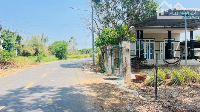 LÁNG DÀI - ĐẤT ĐỎ Cách QL55 chỉ 1km.  Khu dân cư ở kín. DT: 210m2 -5x40 có 80tc Cách trung - 1