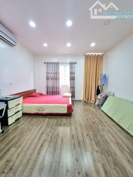 Bán nhà Hoàng Quốc Việt, Trần Cung ~ 50m2 - Phân Lô - Ngõ thông Ô TÔ - Sổ đỏ đẹp - 9.x tỷ - 2