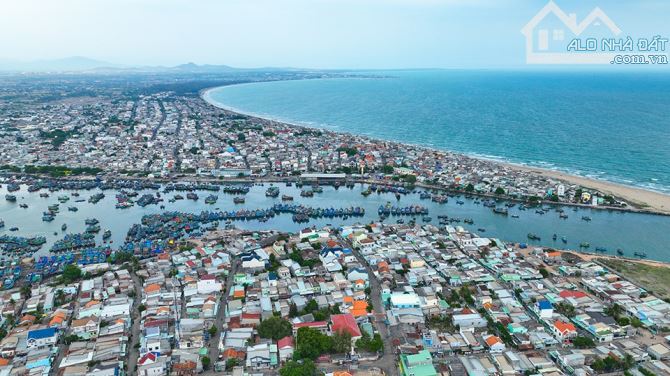 Bán nguyên cụm 4 lô đất full thổ cư mặt biển thuộc KDT Seaside BThuận, ở và kinh doanh tốt - 2