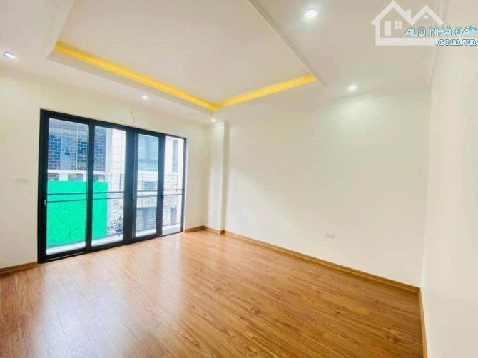 Cực gấp! Bán nhà Khâm Thiên, thang máy, ở luôn, gần phố, 38m*5T*mt4.2m. Giá chỉ 7.2 tỷ - 2