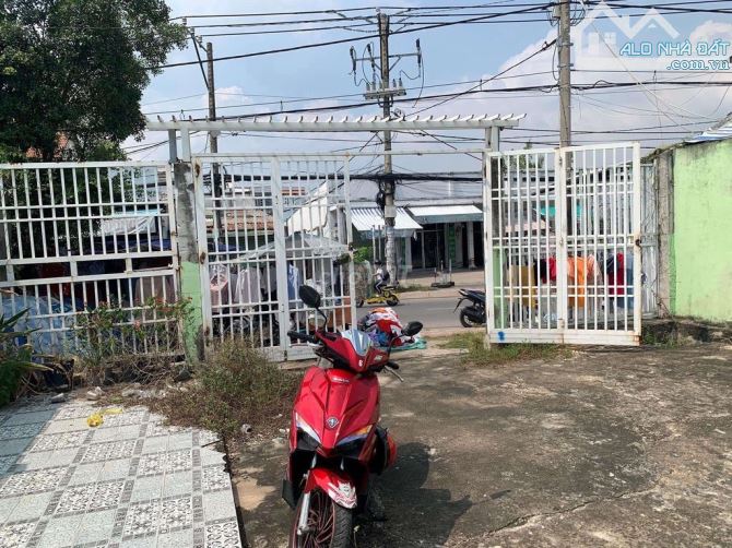 Bán lô đất mặt tiền Lê văn lương, sát bên UBND xã Nhơn Đức.  Ngang 7,7 dài 53m - 2