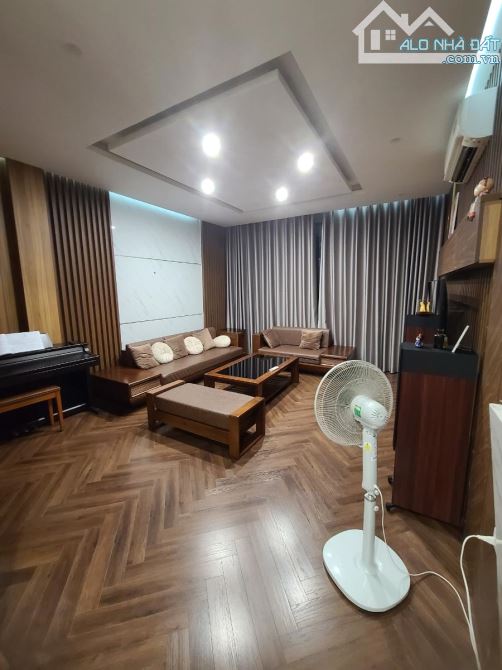 Bán nhà Nguyễn Chí Thanh, Đống Đa 52m2*6T*MT 5m-ô tô tránh - kinh doanh, VP- lô góc 18 tỷ - 3