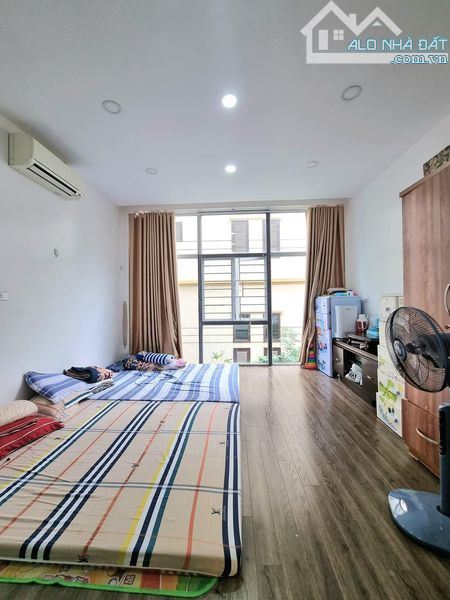 Bán nhà Hoàng Quốc Việt, Trần Cung ~ 50m2 - Phân Lô - Ngõ thông Ô TÔ - Sổ đỏ đẹp - 9.x tỷ - 3