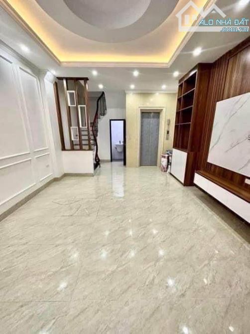 Cực gấp! Bán nhà Khâm Thiên, thang máy, ở luôn, gần phố, 38m*5T*mt4.2m. Giá chỉ 7.2 tỷ - 3