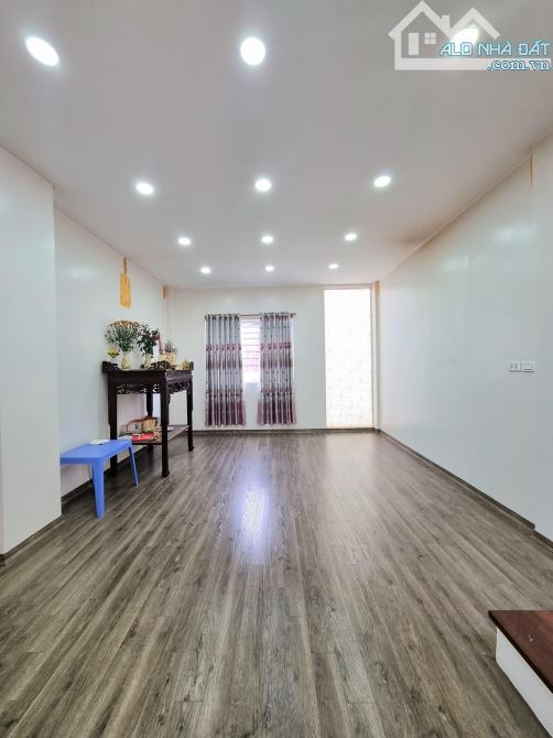 Bán nhà Hoàng Quốc Việt, Trần Cung ~ 50m2 - Phân Lô - Ngõ thông Ô TÔ - Sổ đỏ đẹp - 9.x tỷ - 4