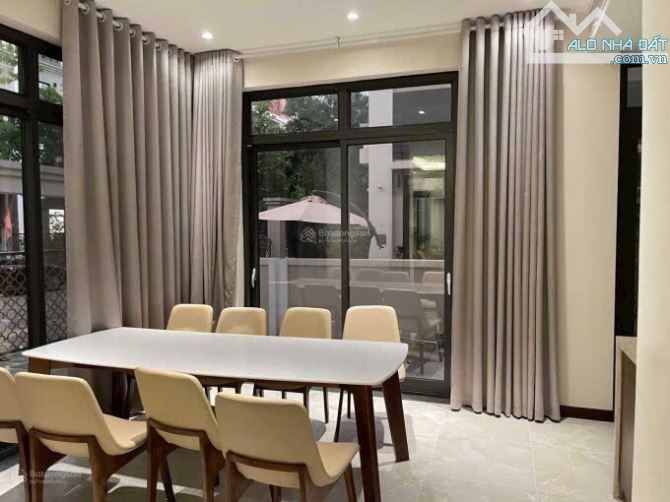 Cho thuê biệt thự dt 200 m2, xd 110m2 ở KĐT Stalake Tây Hồ Tây, Hà Nội. Full nội thất, 70t - 4