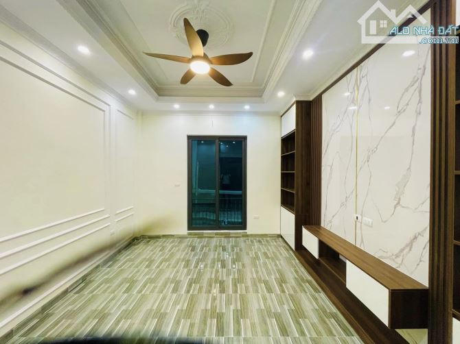 Bán nhà sổ đỏ chính chủ  Xuân Thủy ,40m2,giá  nhỉnh 11 tỷ ,hai mặt thoáng,ô tô ,kinh doanh - 5