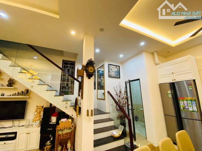 Bán liền kề HDI Homes 201 Nguyễn Tuân. DT 98m x 5T, MT 7.5m, Có hầm. Dòng tiền 600tr/năm - 5