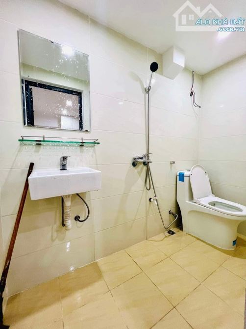 CẦN BÁN TẬP THỂ GIẢI PHÓNG - 90M2 - 3 NGỦ - 2WC - TẦNG 3 - 20M RA PHỐ - GIÁ CỰC TỐT - 7