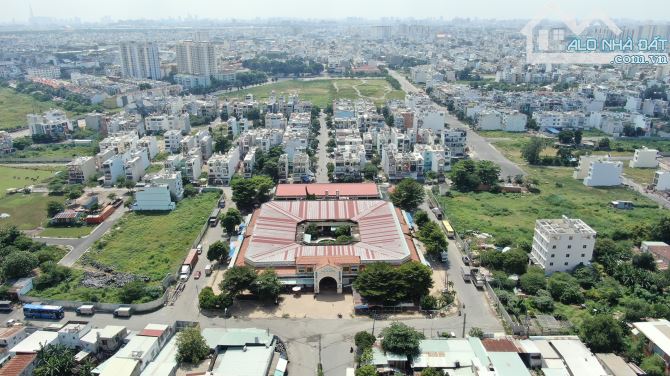 Tôi đang cần bán gấp lô 100m2 KDC An Sương, Quận 12. Đường 8m, sổ hồng riêng. Giá 2 tỷ 900