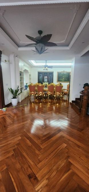 Bán biệt thự Trần Kim Xuyến, Cầu Giấy -120m2, 5T, 10m Mt - ô tô tránh, vỉa hè, 50 tỷ