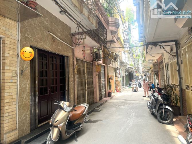 Bán nhà 5 tầng, 3 ngủ, ngõ ô tô đỗ cửa, thông thoáng, phố Tây Sơn, Đống Đa, chỉ 8.1 tỷ